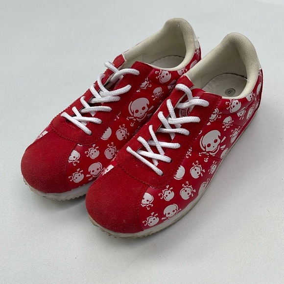 Red Skull Pattern Women's Sneakers - Picture 4 of 16
